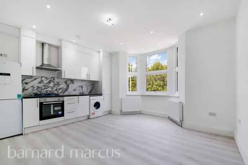 Exceptional One Bedroom Flat New Build Home Part Furnished