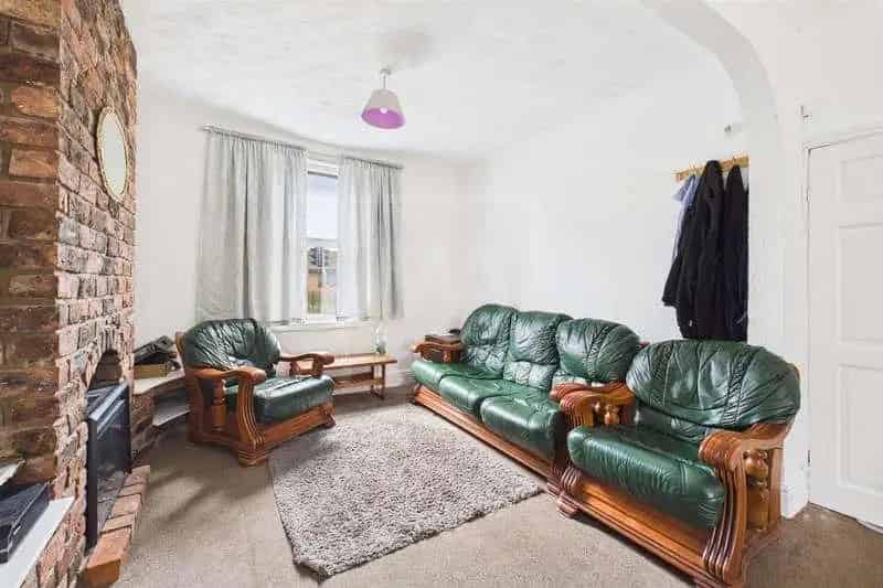 2 bed house for sale