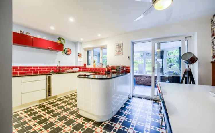 3 Bedroom Link Detached House to Rent