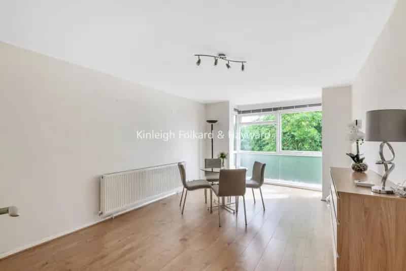 One Bedroom Flat Foxgrove Road September
