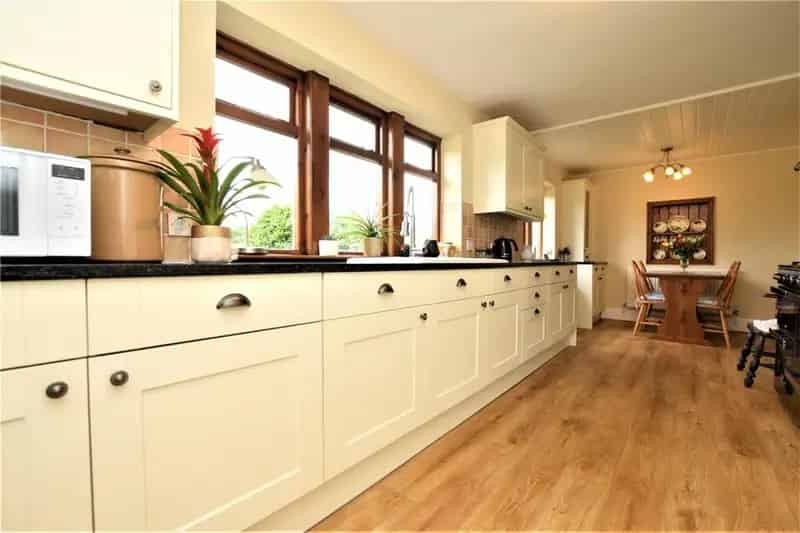 4 Bedroom Bungalow in Tong Village Near Leeds and Bradford