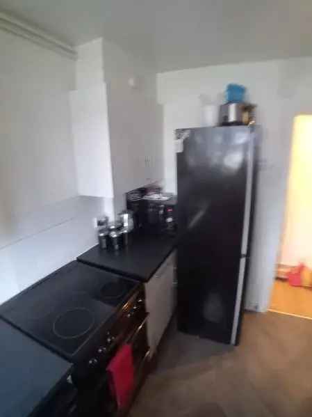 Flat For Rent in Three Rivers, England