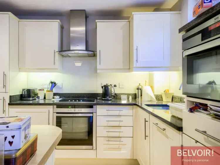 Flat For Sale in Warwick, England