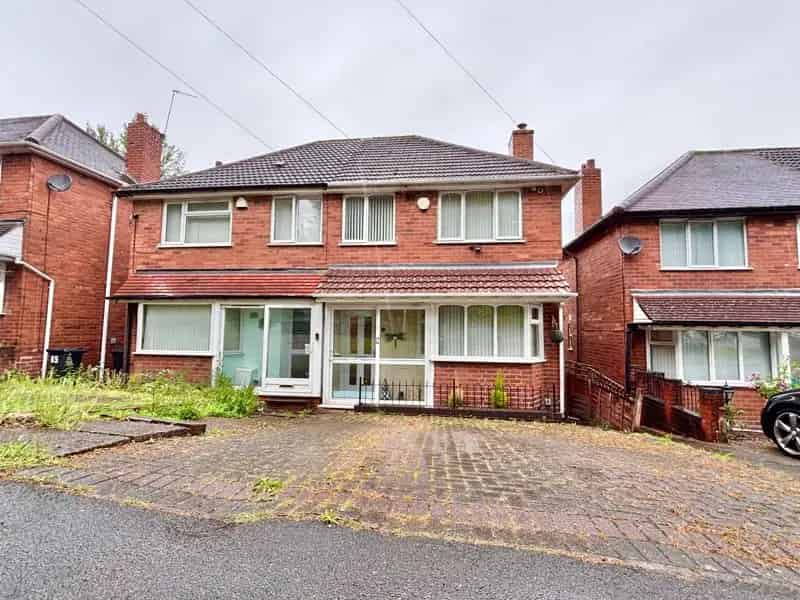 3 Bedroom Semi-Detached House to Rent