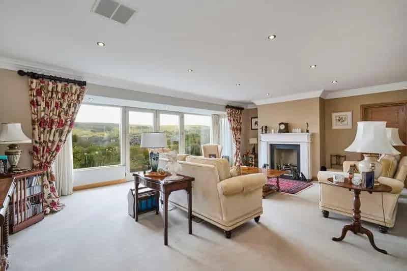 5 bed house for sale