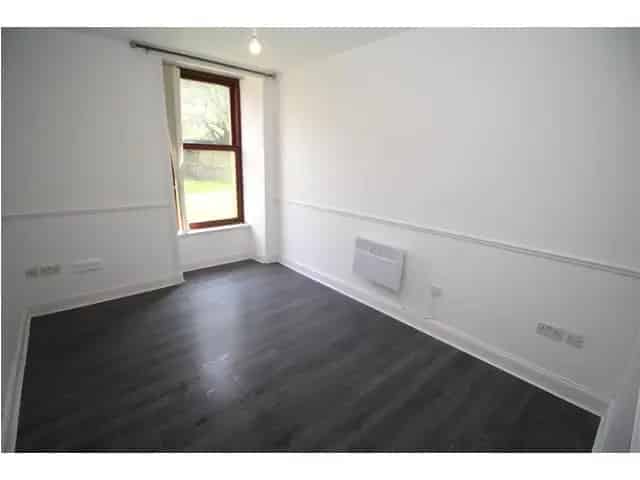 2 Bedroom Flat for Sale Near Greenock West Station
