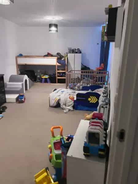 Two Large Bedroom Flat Addlestone Close To Station Shops Schools