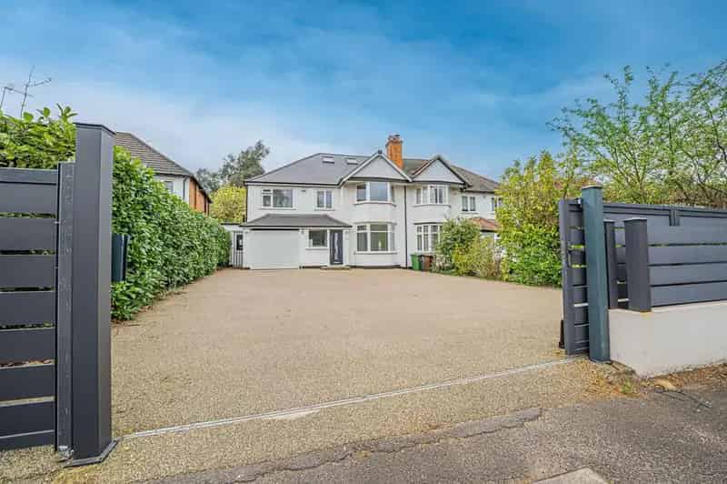 5 Bedroom Semi Detached House For Sale