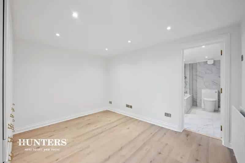 1 Bedroom Flat To Let - Newly Refurbished with Patio and Garden Access