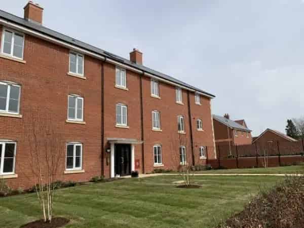 2-Bed Ground Floor Flat Near Train Station