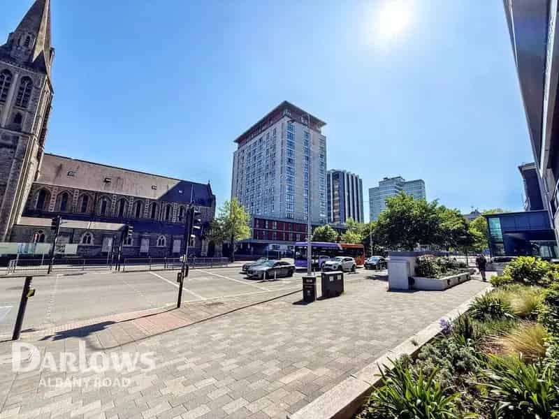 1 Bedroom Apartment for Sale Modern Open-Plan Living
