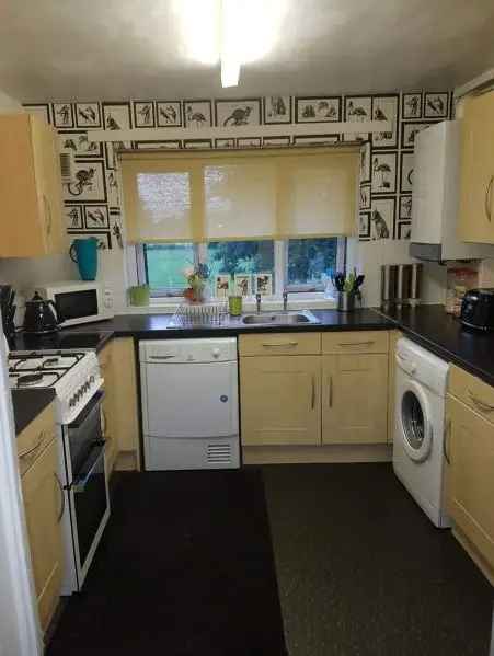 Flat For Rent in Oldham, England