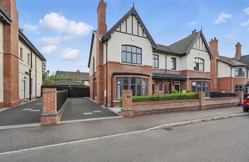 Beautifully Presented Semi Detached Home with Four Bedrooms and Ample Parking