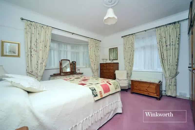 3 Bedroom Detached Bungalow Cheam