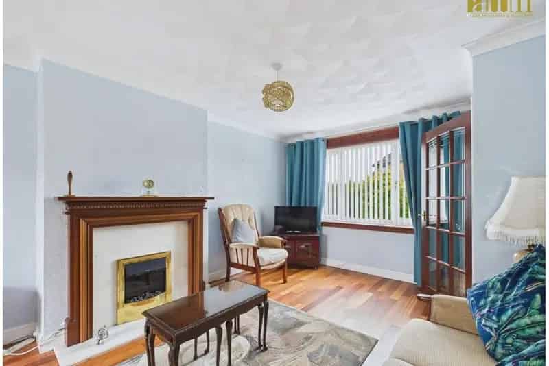 2 Bed Terraced House Neilston - Modern Kitchen & Shower Room