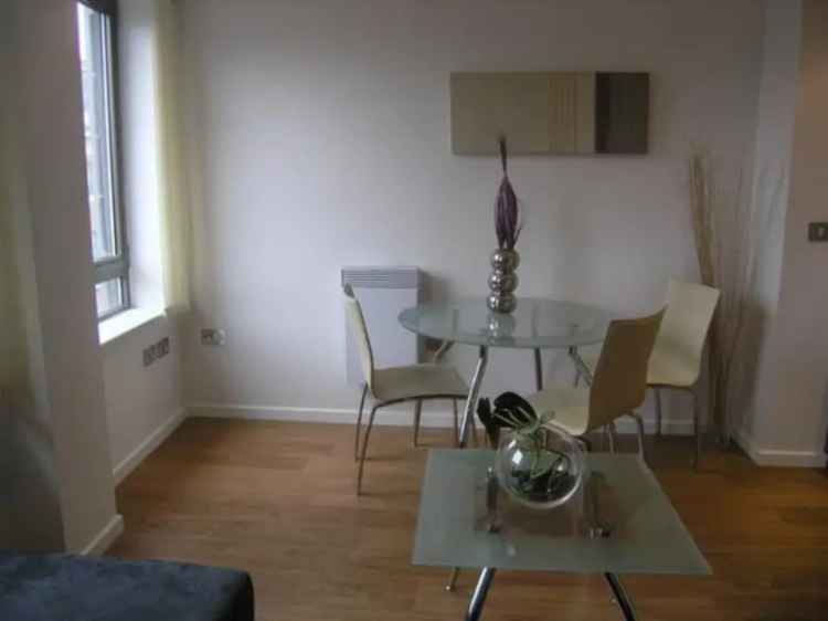 Large Studio Flat to Let in Leeds City Centre