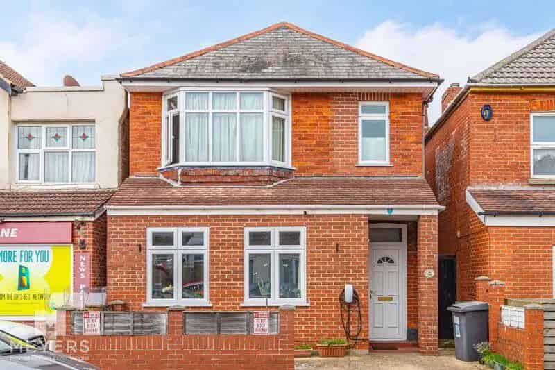 3 Bedroom Detached House Near Southbourne Beach