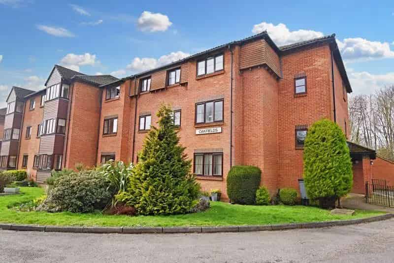 1 Bedroom Retirement Flat for Sale in Oakfields