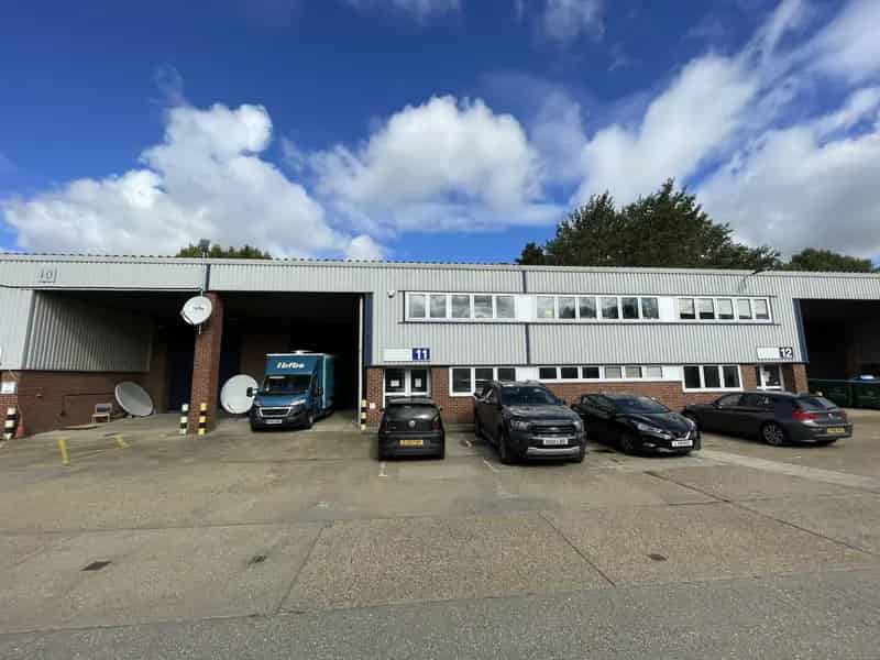 Industrial Unit 2972 sq ft Aylesbury Stocklake