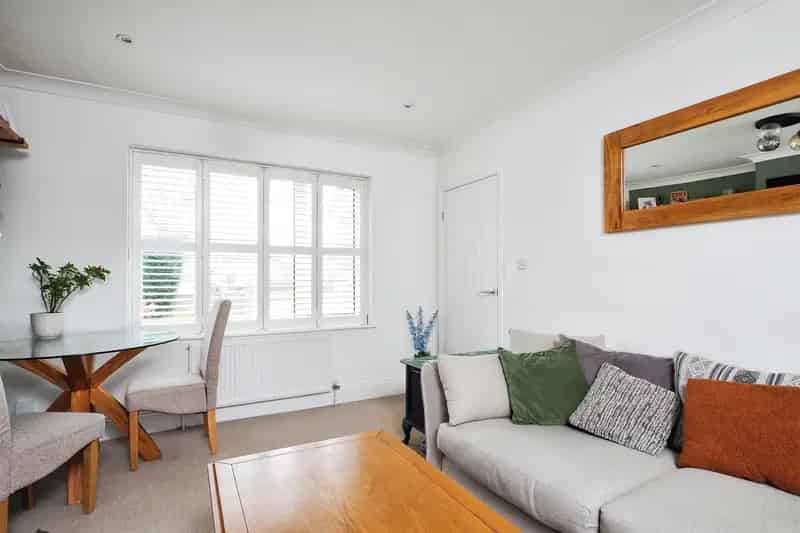 2 Double Bedroom Mid Terraced House Beeston