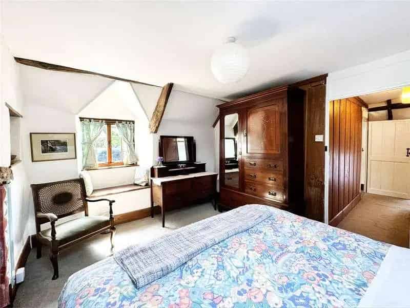 2 Bed Grade II Listed Cottage Looe - 17th Century Charm