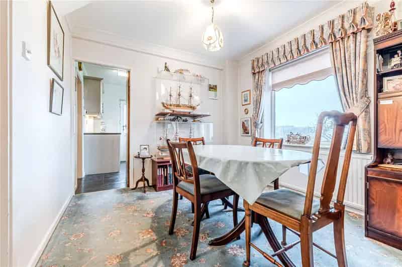 Four Bedroom Detached House in Cookridge Near Horsforth Train Station