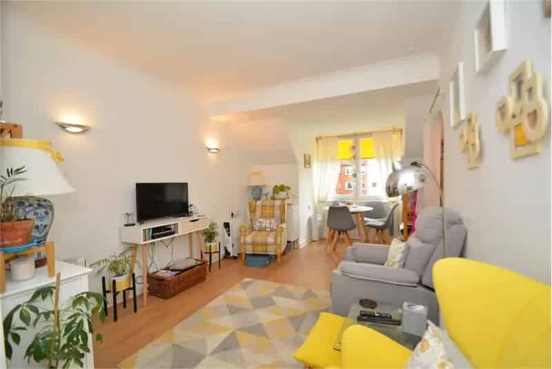 1 Bed Retirement Apartment with Lounge Dining Room and Modern Kitchen