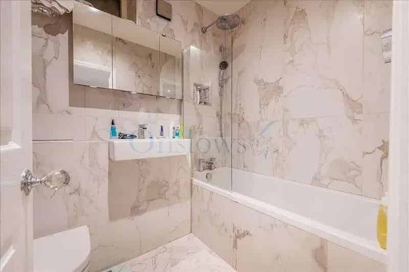 3 Bed Flat for Sale Chelsea - Period Conversion - Private Garden