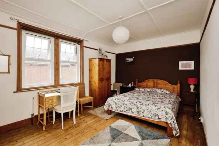 2 Bed Terraced House in Seaside - Chain Free