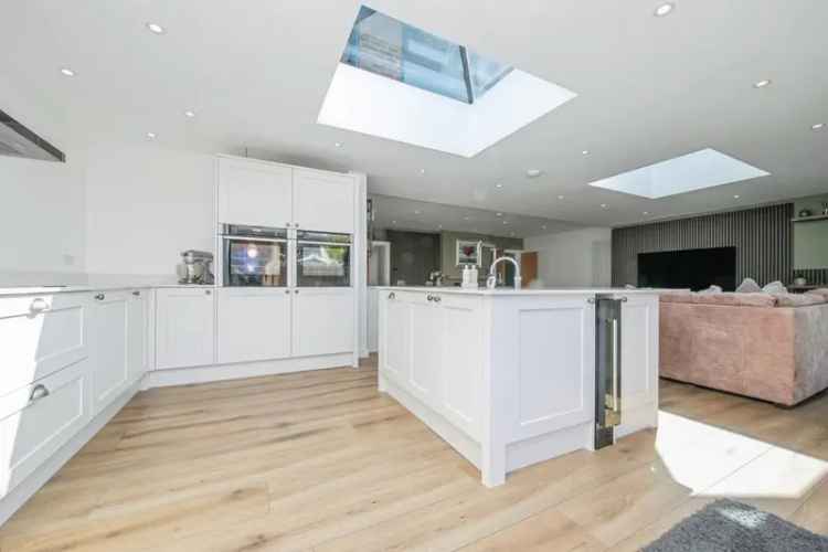 Spacious 5 Bedroom Family Home in Harwich with Sea Views