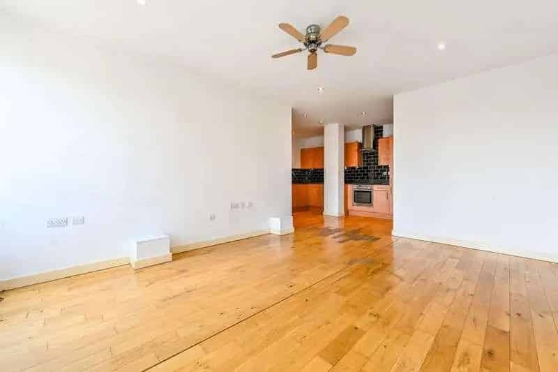 2 bed flat for sale