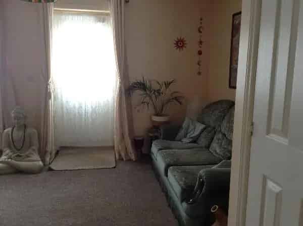 2 Bed House Near Shops Schools and Transport Links