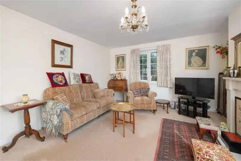 3 Bed Detached House with 3 Reception Rooms