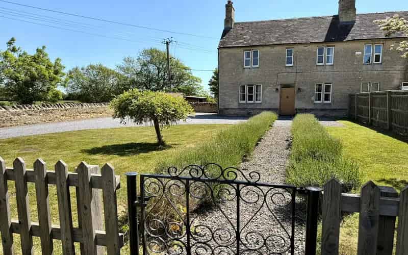 2 Bedroom Semi-Detached Cottage Holton Oxfordshire