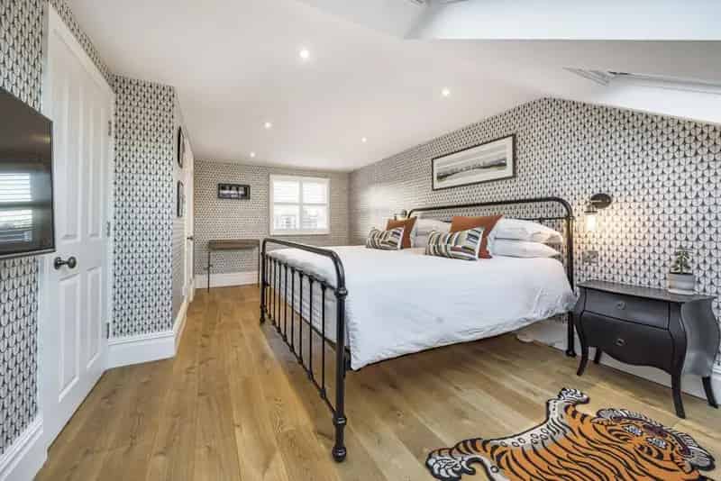 Three Bedroom Victorian House  Tastefully Refurbished