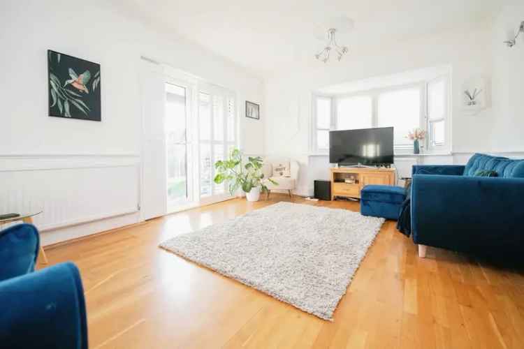 5 Bedroom Family Home with Large Garden and Ample Parking