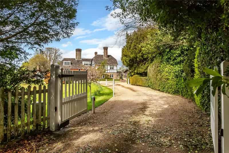 5 Bedroom Detached House with Cottage and Indoor Pool