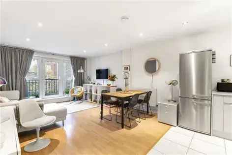 Spacious 71m² Studio Flat near Barbican London