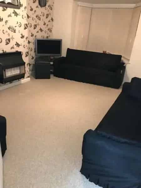 2 Bed House in Oldbury B68 with Drive and Garden Close to Amenities