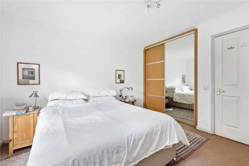 2 Bedroom Flat Islington Private Outside Space Modern Bathroom