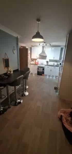 Large 4 Bed Detached House Near Station Shops Schools