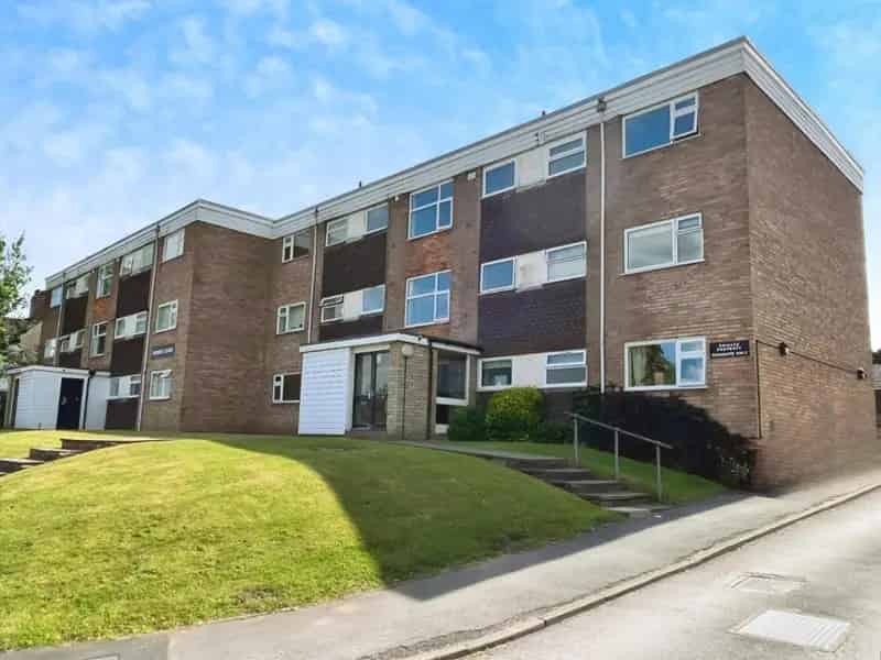2 Bed Flat for Sale Mere Green