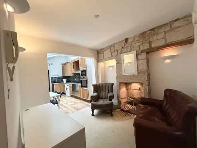 Charming 1-Bedroom Apartment Near City Centre