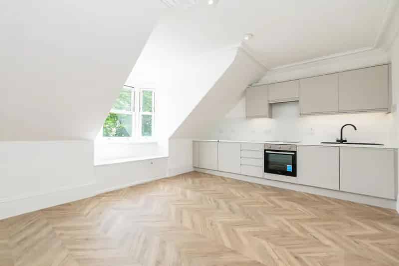 Refurbished 3-Bed Granite Apartment Near City Centre