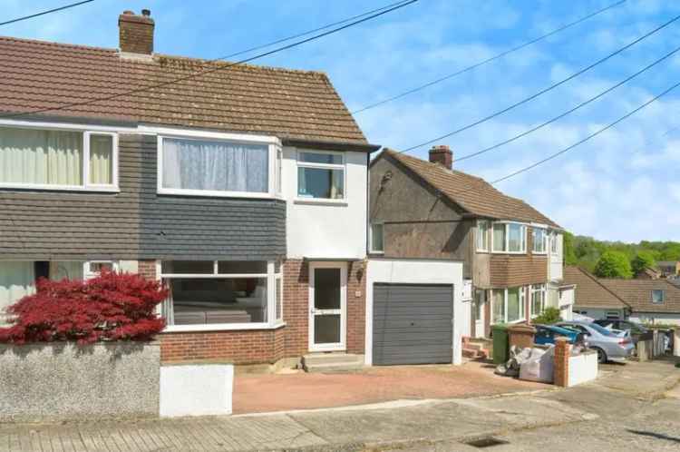 3 Bedroom Semi-Detached House with Garage and Garden