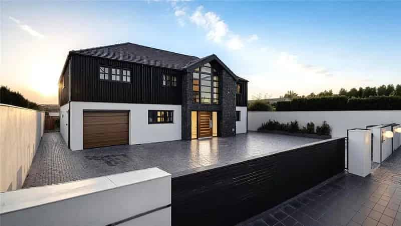 4 Bedroom Detached House Sunningdale