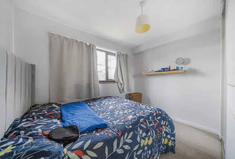 1 Bedroom Flat for Sale near Redhill Town Centre