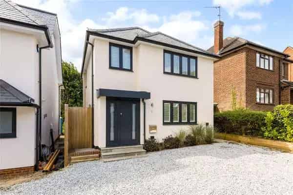 Refurbished 3-Bedroom House with Modern Features and Garden