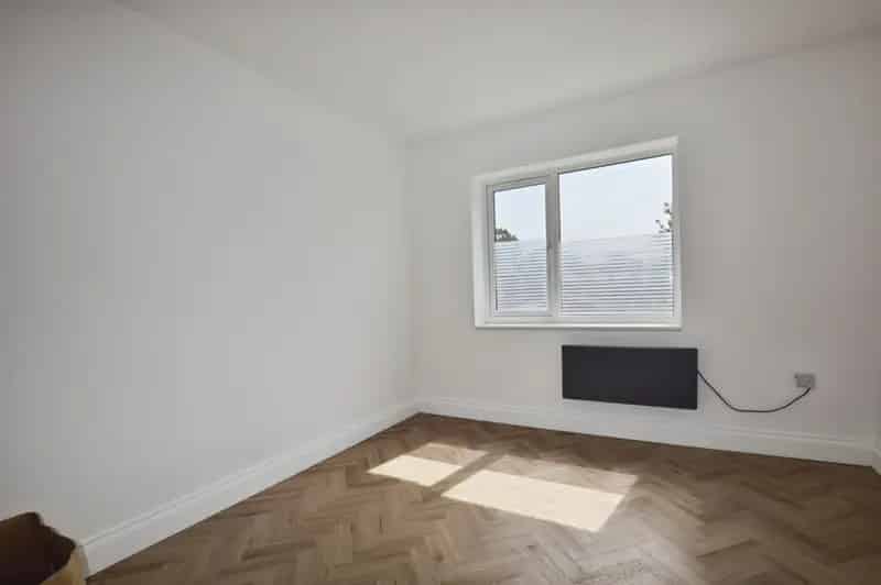6 Bedroom Bungalow To Rent