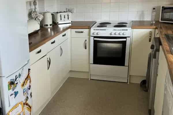 3 Bedroom Semi-Detached House with 150ft Garden and Drive